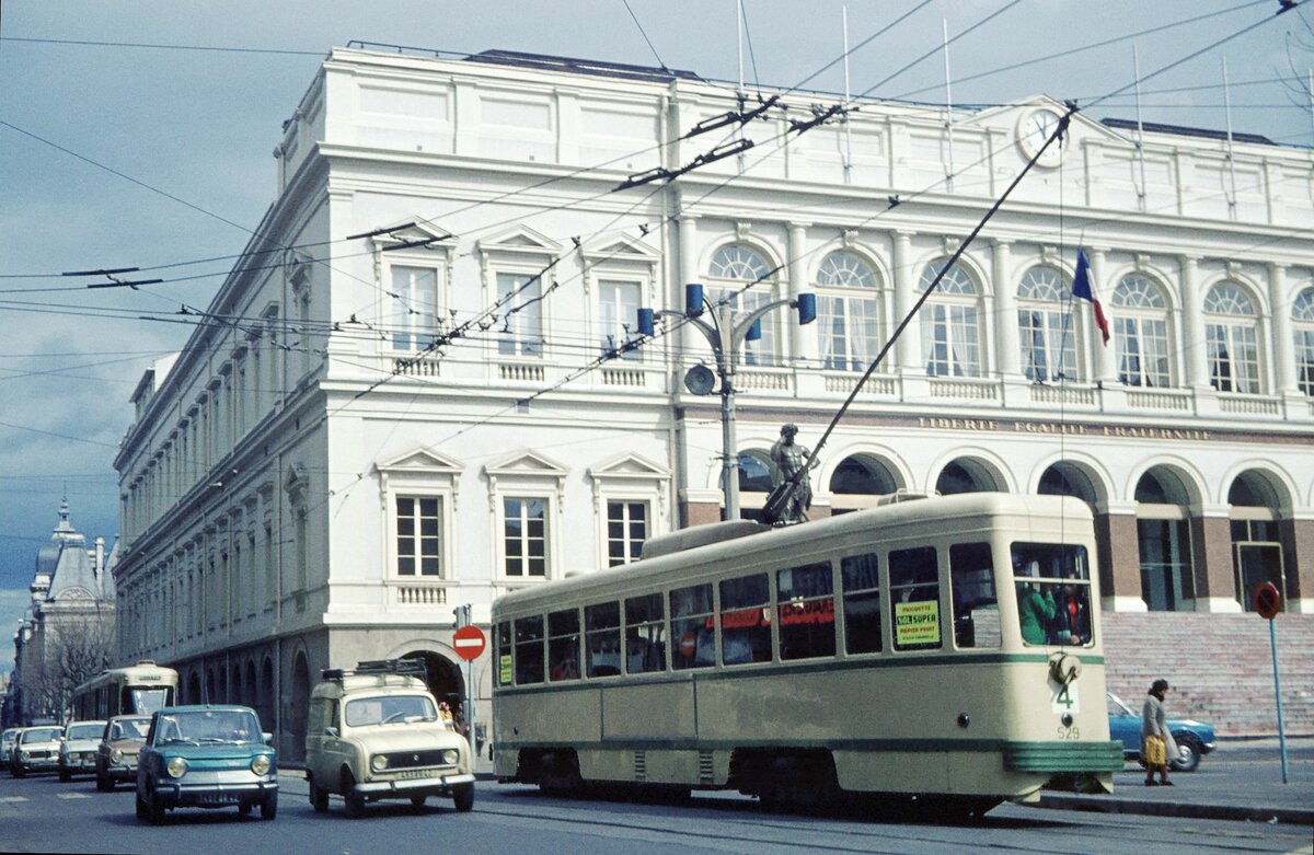 St.Etienne Tram 4x-Tw / motrice à 4 essieux [no.529] Rathaus/ Mairie_03-04-1975