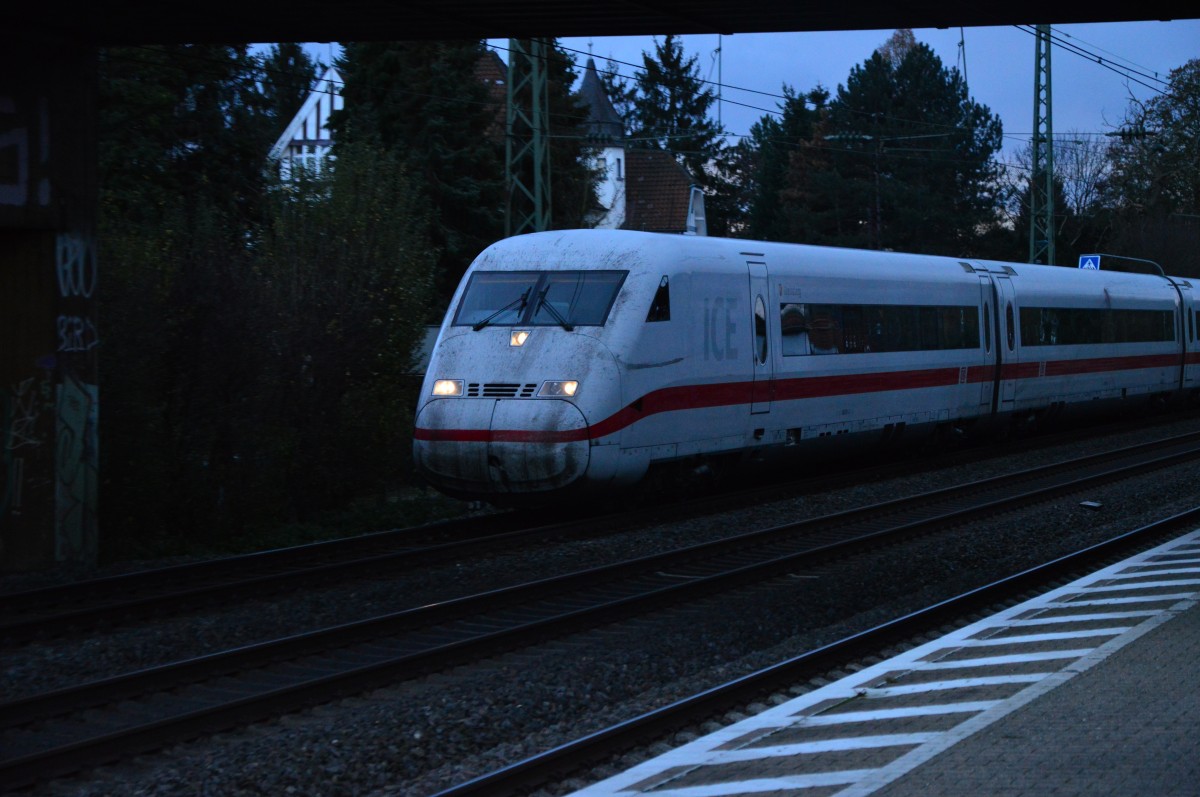 Steuerkopf des ICE 2 Rheinsberg voraus kommt hier der Zug gen Duisburg durch Angermund. 22.11.2015