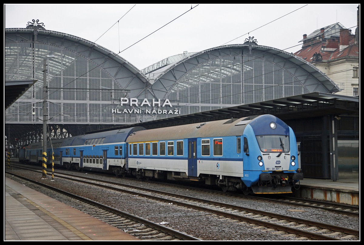 Steuerwagen 80-30 301 in Praha hlavni nadrazi am 22.01.2019.