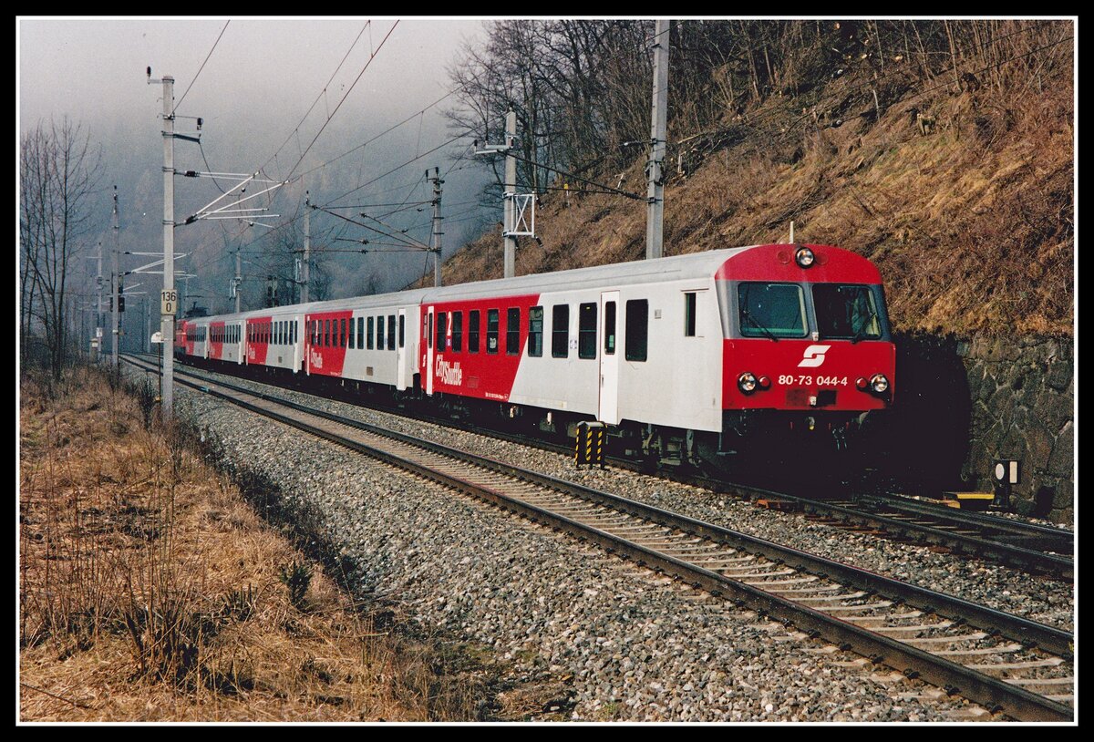 Steuerwagen 80-73 044 als R4014 bei Wartberg im Mürztal am 5.03.2002.