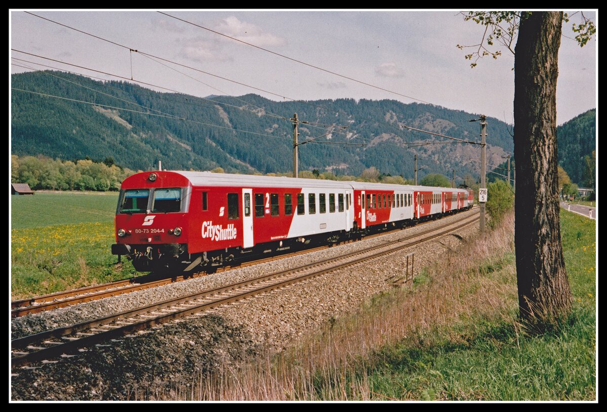 Steuerwagen 80 73 204 als E1697 bei St.Lorenzen bei Knittelfeld am 7.05.2002.