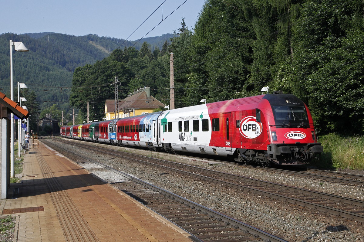 Steuerwagen 80-90.725 als Railjet in Breitenstein am 17.07.2015.
