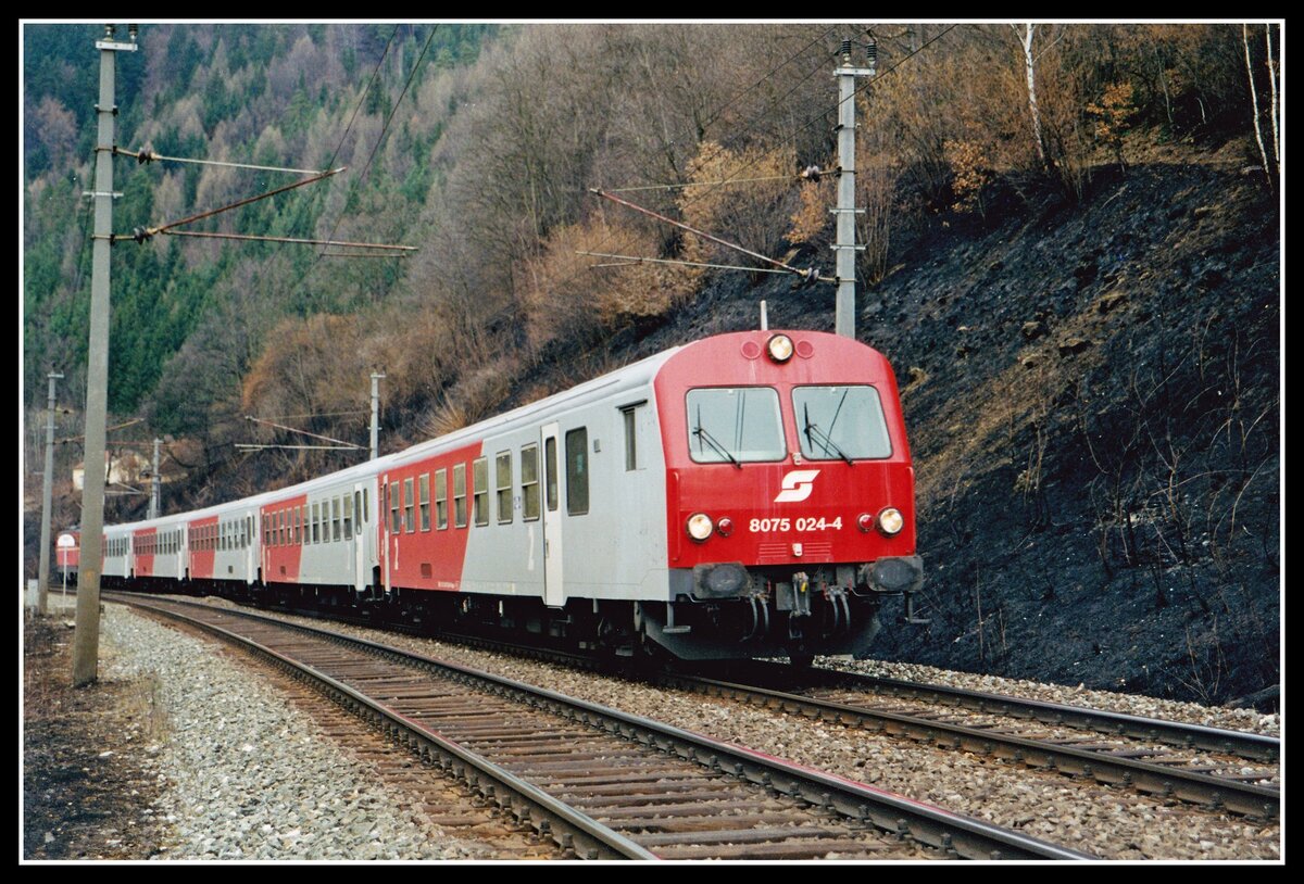 Steuerwagen 8075 024 als R4019 bei Pernegg am 2.03.1998.
