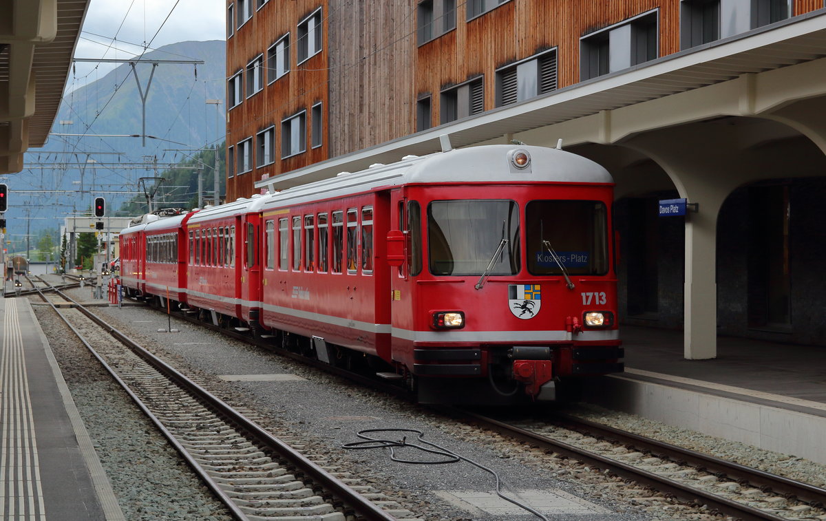 Steuerwagen ABt 1713 wartet zusammen mit einem weiteren Steuerwagen, einem Mittelwagen und Be 4/4 511 auf die Bereitstellung für die Fahrt als Regio Express nach Klosters Platz in Davos Platz.

Davos Platz, 14. Juni 2017