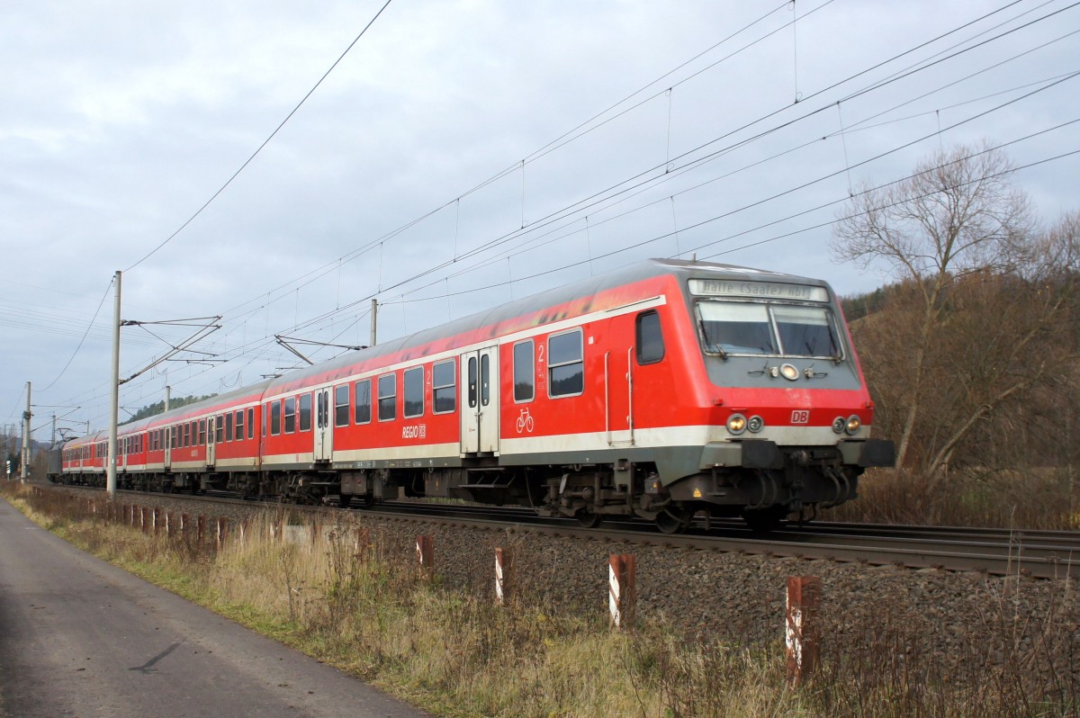 Steuerwagen Bauart Wittenberge (Basis: y-Wagen / Halberstdter) als RegionalBahn unterwegs nach Halle (Saale). Aufgenommen vor dem Fahrplanwechsel bei Wutha-Farnroda im Dezember 2015. Wagennummer: 50 80 80 - 35 649 - 8 Bybdzf 482.1 - beheimatet in Erfurt.