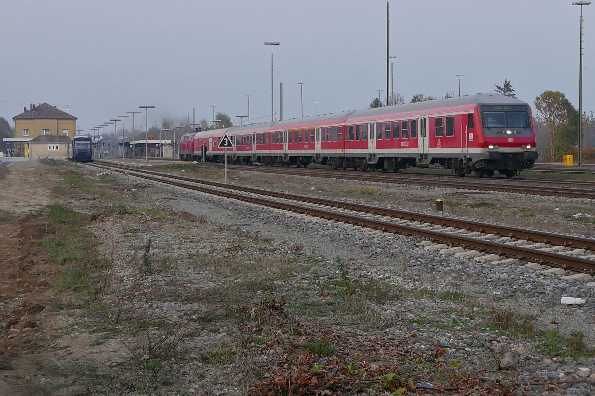 Steuerwagen Bnrdzf 483.1 (50 80 80 - 35 168 - 9) am  Radexpress Bodensee , RE 3249 von Friedrichshafen nach Ulm, kurz nach dem Fahrtrichtungswechsel am 20.10.2018 in Aulendorf. Auf Grund einer baubedingten Streckensperrung zwischen Laupheim-West und Ulm, fuhr der Zug über Saulgau und Herbertingen nach Ulm.