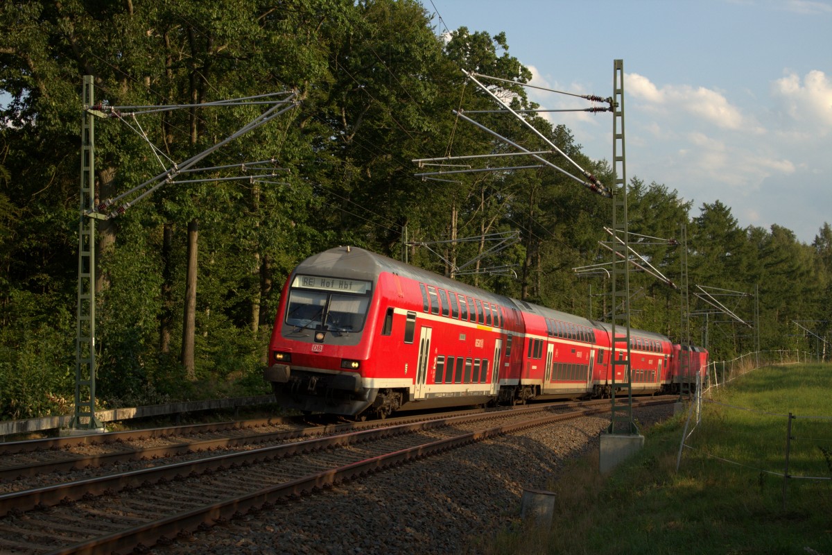 Steuerwagen vom RE 3 nach Hof, Aufgenommen in Oberjößnitz am 31.08.2015. Es Sc.hiebt eine BR 143