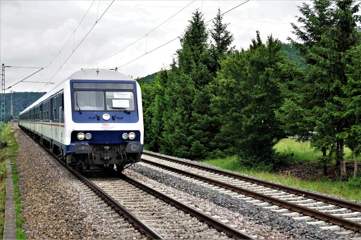 Steuerwagen voraus durchfährt am 16.06.2020 TRI im Auftrag von Abellio den RE von Heibronn über Stuttgart kommend in Kürze den Haltepunkt Lustnau in Richtung Tübingen Hbf.
Es schiebt MRCE Dispolok ES64.