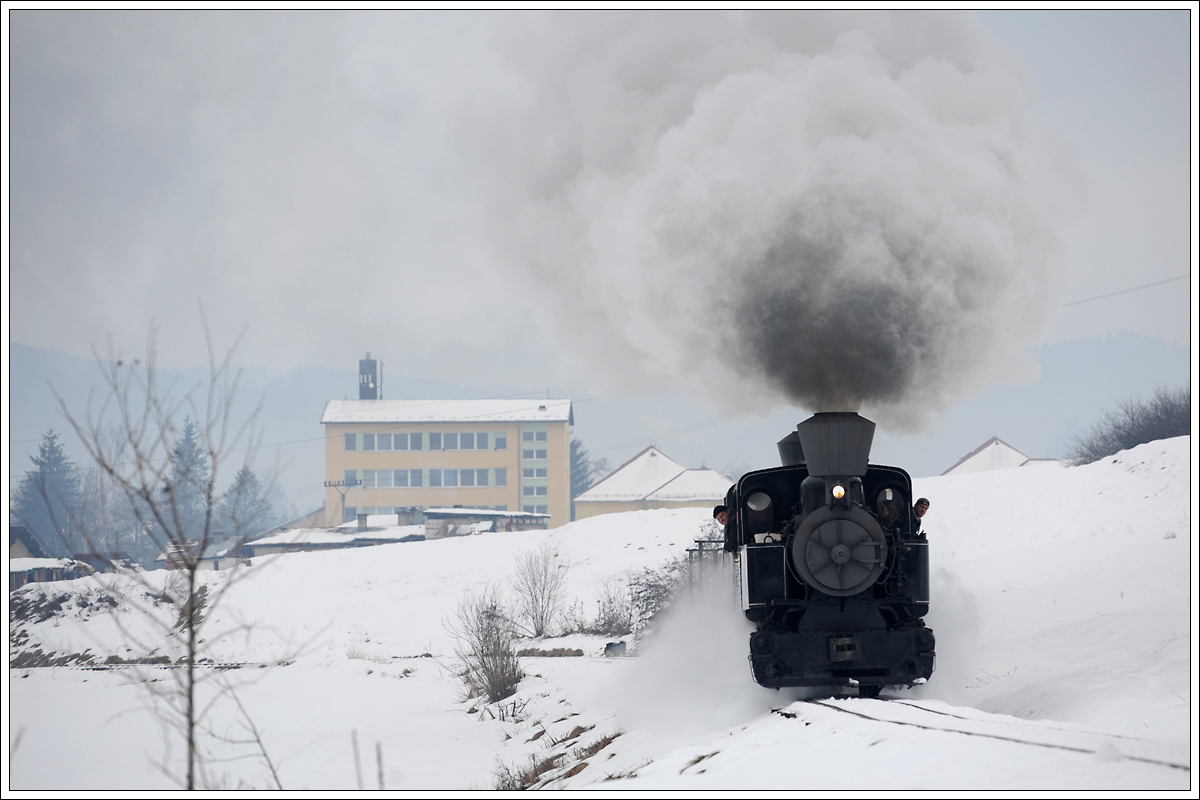 Stichstrecke Čierny Balog-Dobroč der Museumsbahn Čierny Balog. Hier befindet sich Lok Nr. 1 (ČKD-Typ D760/90) am 27.1.2018 kurz vor dem Ziel. 