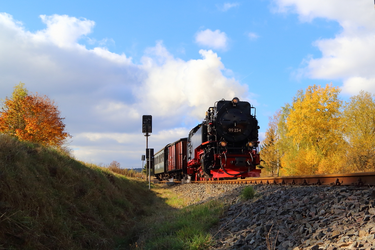 Stieger Wendeschleifenfahrt von 99 234 mit IG HSB-Sonder-PmG am 21.10.2018. (Bild 2)