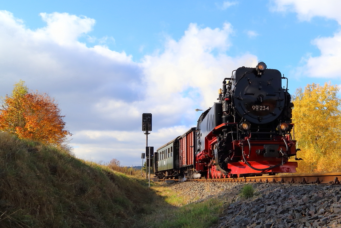 Stieger Wendeschleifenfahrt von 99 234 mit IG HSB-Sonder-PmG am 21.10.2018. (Bild 3)