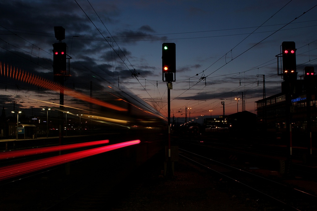 Stimmungsbild mit einem Agilis 440 am 30.11.13 in Regensburg