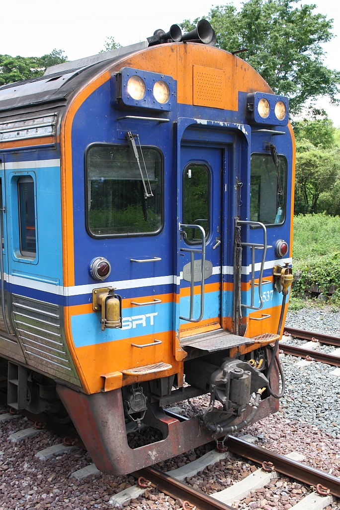 Stirnfront des APD.60 2537, aufgenommen am 20.Mai 2018 in der Pang Puai Station.