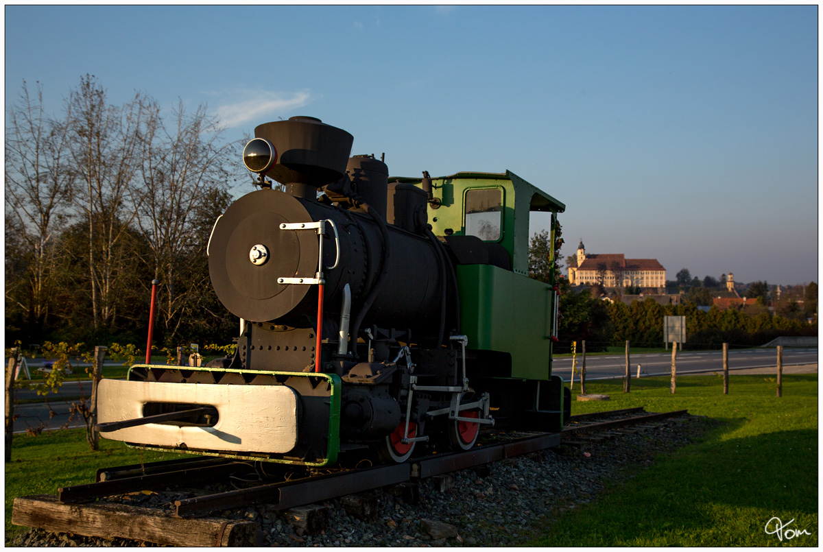 StLB Dampflok, aufgestellt als Denkmallok in einem Kreisverkehr in Stainz. 
12.10.2018