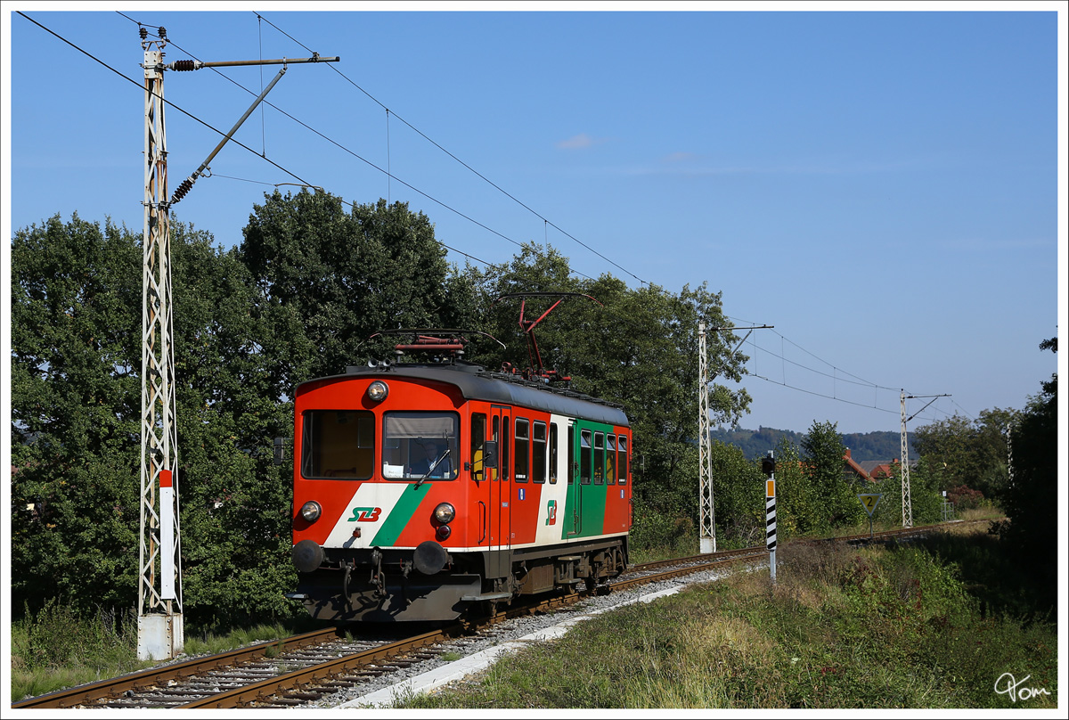 STLB Triebwagen 2 fhrt als R 8607 von Feldbach nach Bad Gleichenberg. 
Oedt bei Feldbach 4.10.2013