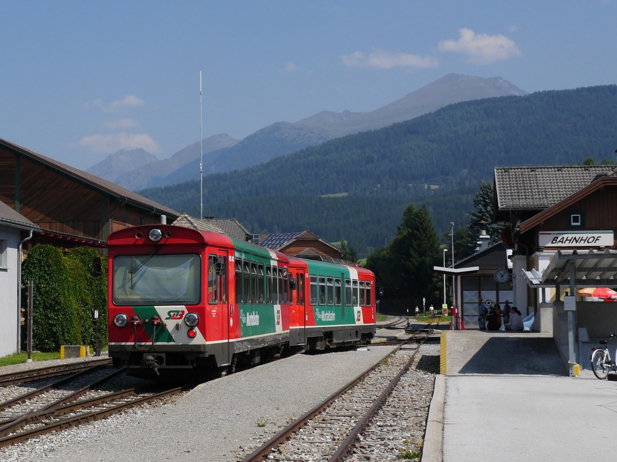 STLB Triebwagen VT 35 und Steuerwagen VS 42 der Murtalbahn bei Einfahrt in Bahnhof Tamsweg (1019m) im Lungau; 13.08.2015
