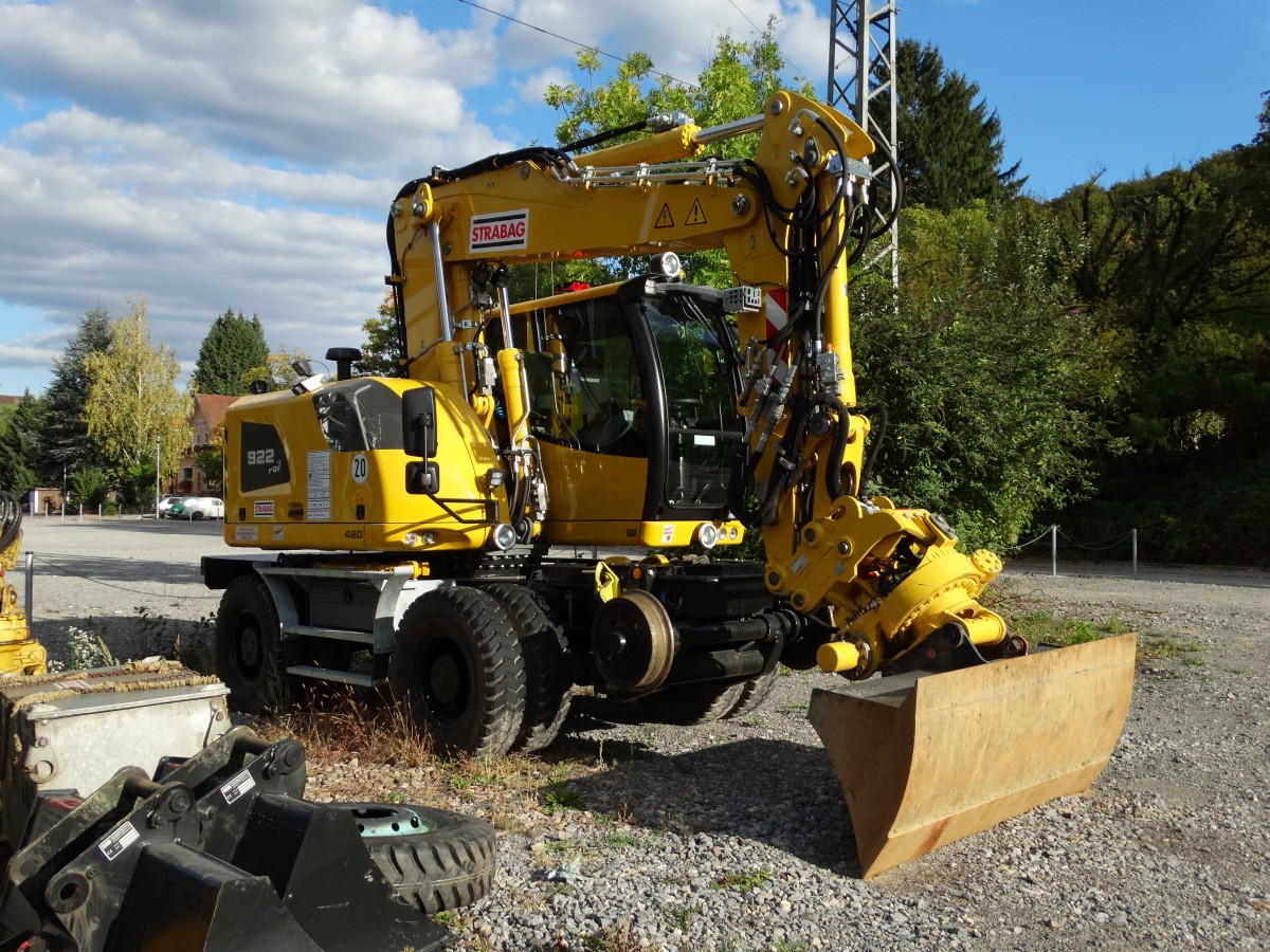 STRABAG Rail Liebherr 922 Litronic am 27.09.15 in Neckargemünd