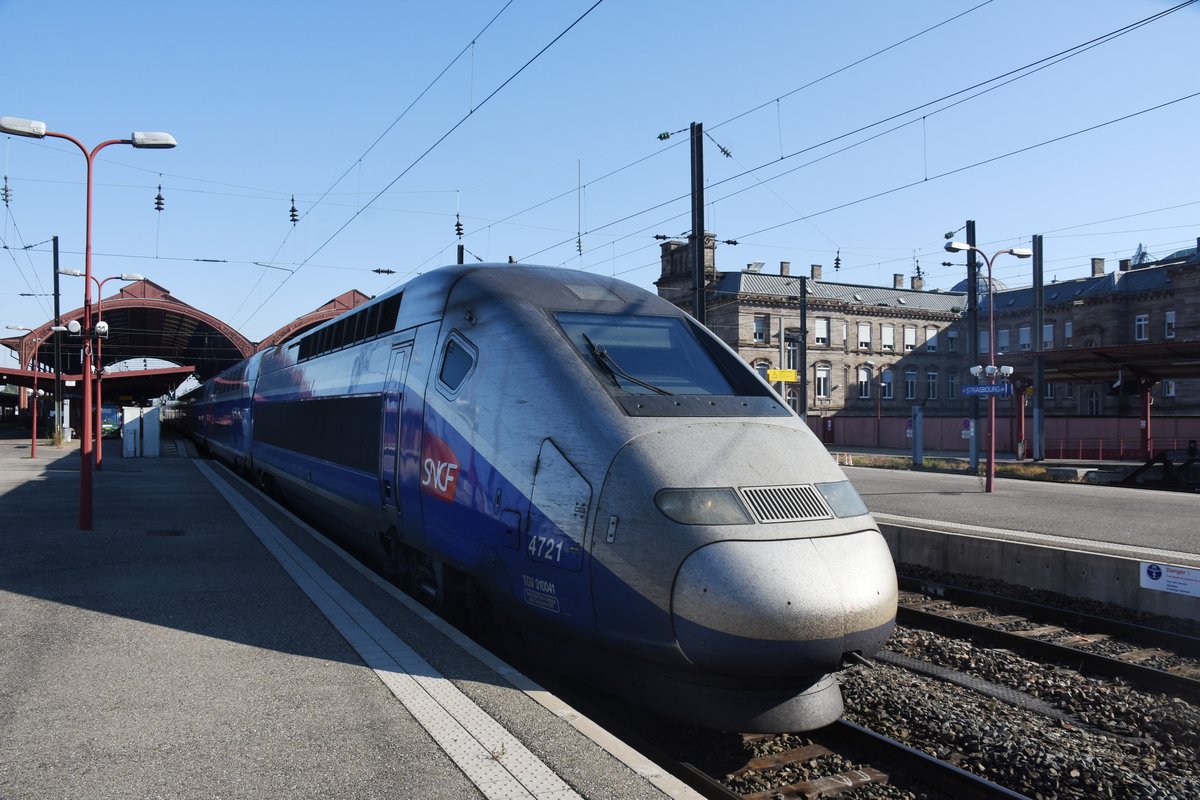 STRASBOURG (Grand Est/Département Bas Rhin), 15.10.2017, TGV Duplex Nr. 4721 bei der Ausfahrt