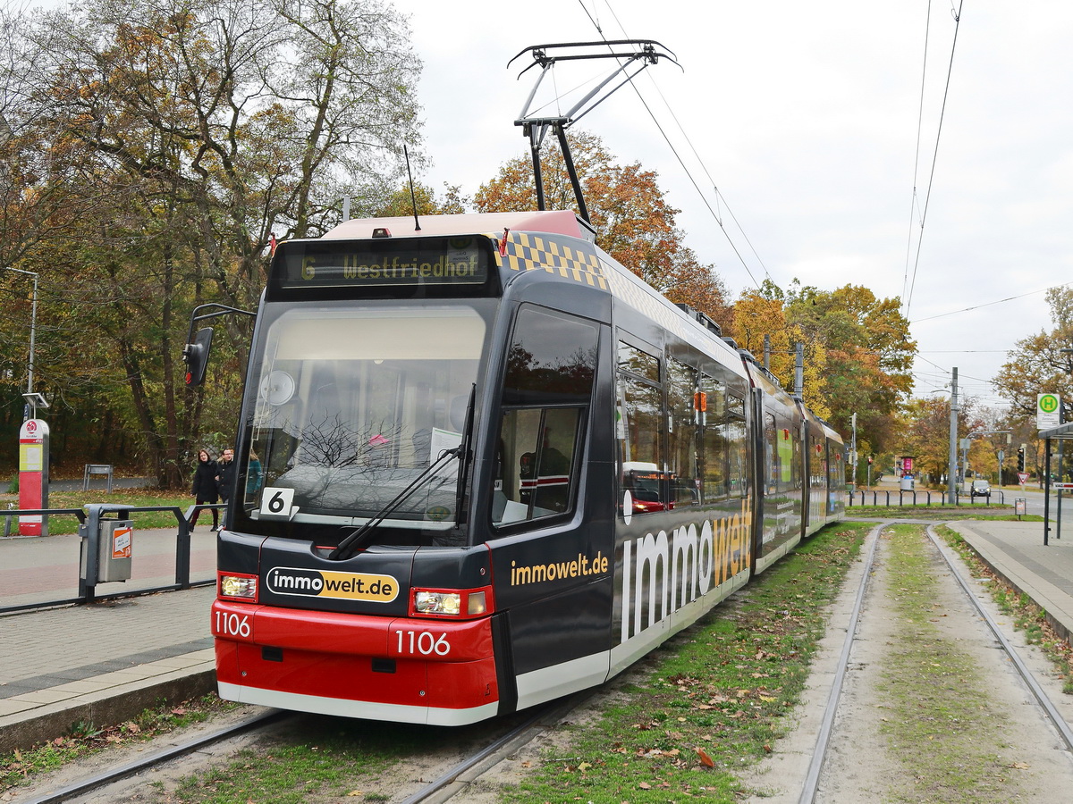 Straßenbahn 1106 nun auf der Linie 6 steht an der Station Nürnberg Doku-Zentrum am 03. November 2018.