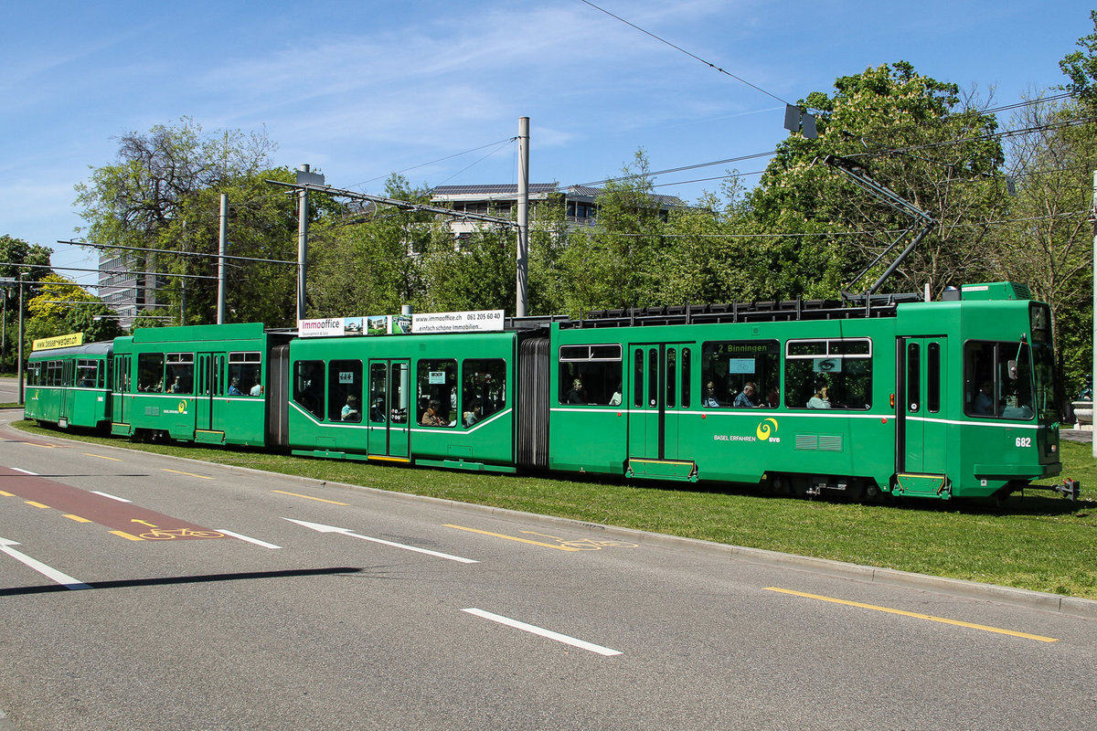 Strassenbahn 682 kurz vor dem Hauptbahnhof. Bild vom 6 Mai 2016.