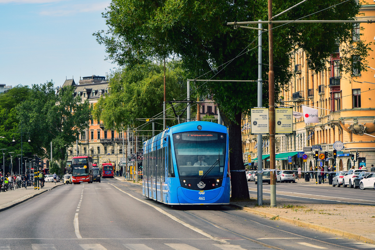 Straßenbahn CAF Urbos AXL #461 der Linie 7 am 06.06.2018, Strandvägen, Stockholm.