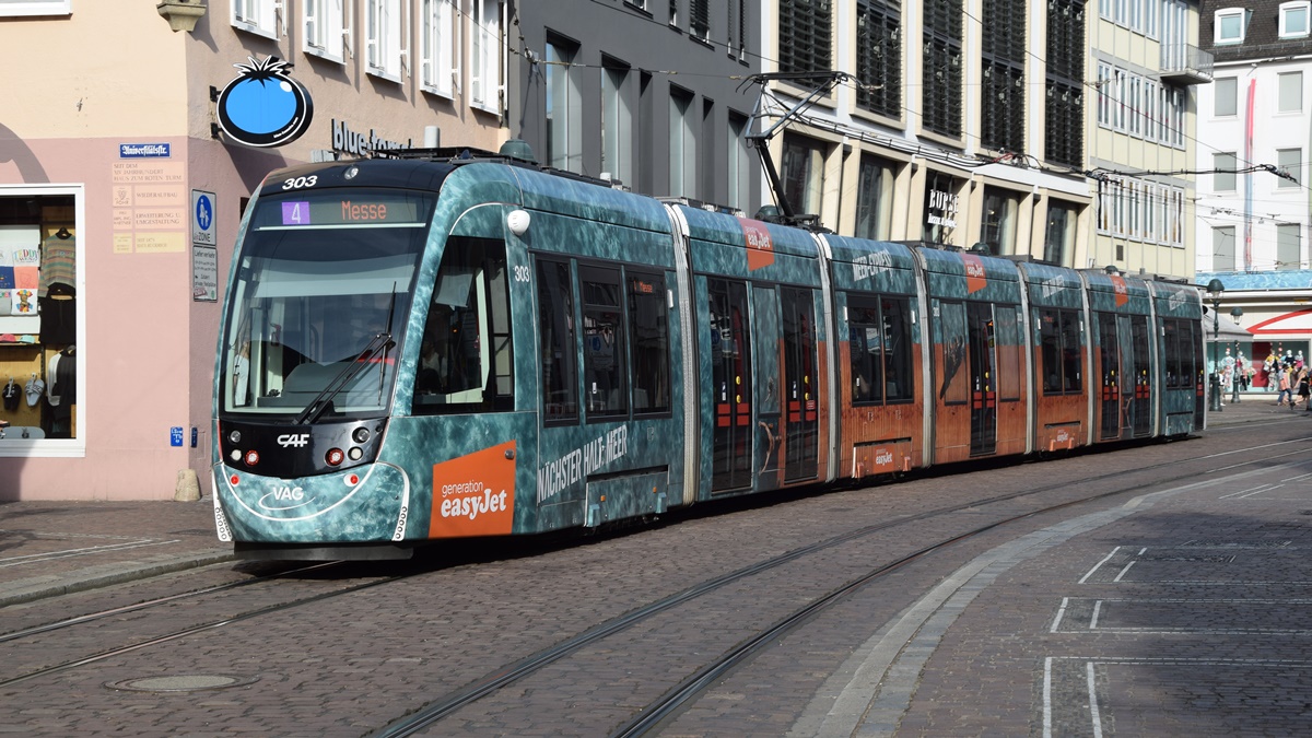 Straßenbahn CAF Urbos Nr. 303 - Aufnahme am 21.07.2019