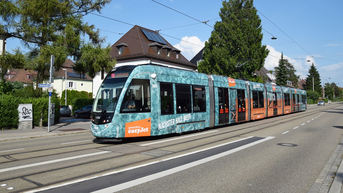 Straßenbahn CAF Urbos Nr. 303 - Aufnahme in Freiburg im Breisgau am 28.08.2019