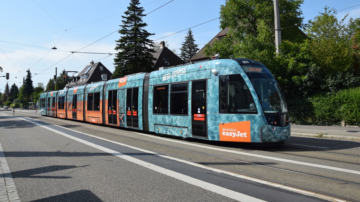 Straßenbahn CAF Urbos Nr. 303 - Aufnahme in Freiburg im Breisgau am 28.08.2019