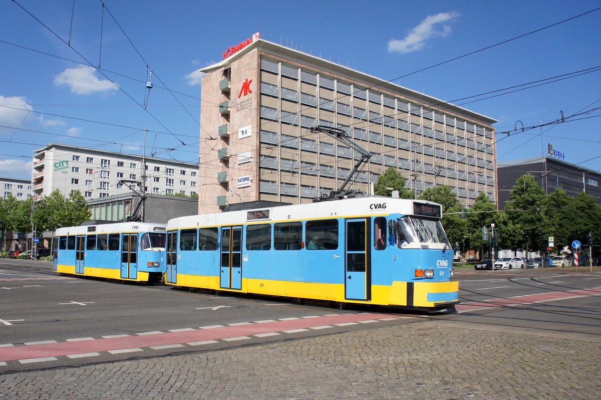 Straßenbahn Chemnitz / CVAG Chemnitz: Tatra T3D-M der Chemnitzer Verkehrs-AG (CVAG) - Wagen 521 sowie Tatra T3D-M - Wagen 522, aufgenommen im Juni 2016 in der Innenstadt von Chemnitz.