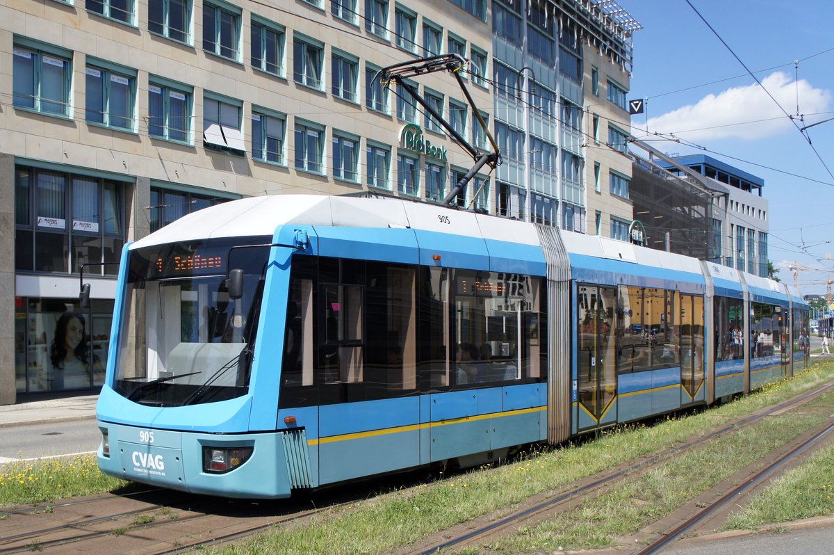 Straßenbahn Chemnitz / CVAG Chemnitz: Bombardier Variobahn 6NGT-LDZ der Chemnitzer Verkehrs-AG (CVAG) - Wagen 905, aufgenommen im Juni 2016 in der Innenstadt von Chemnitz.
