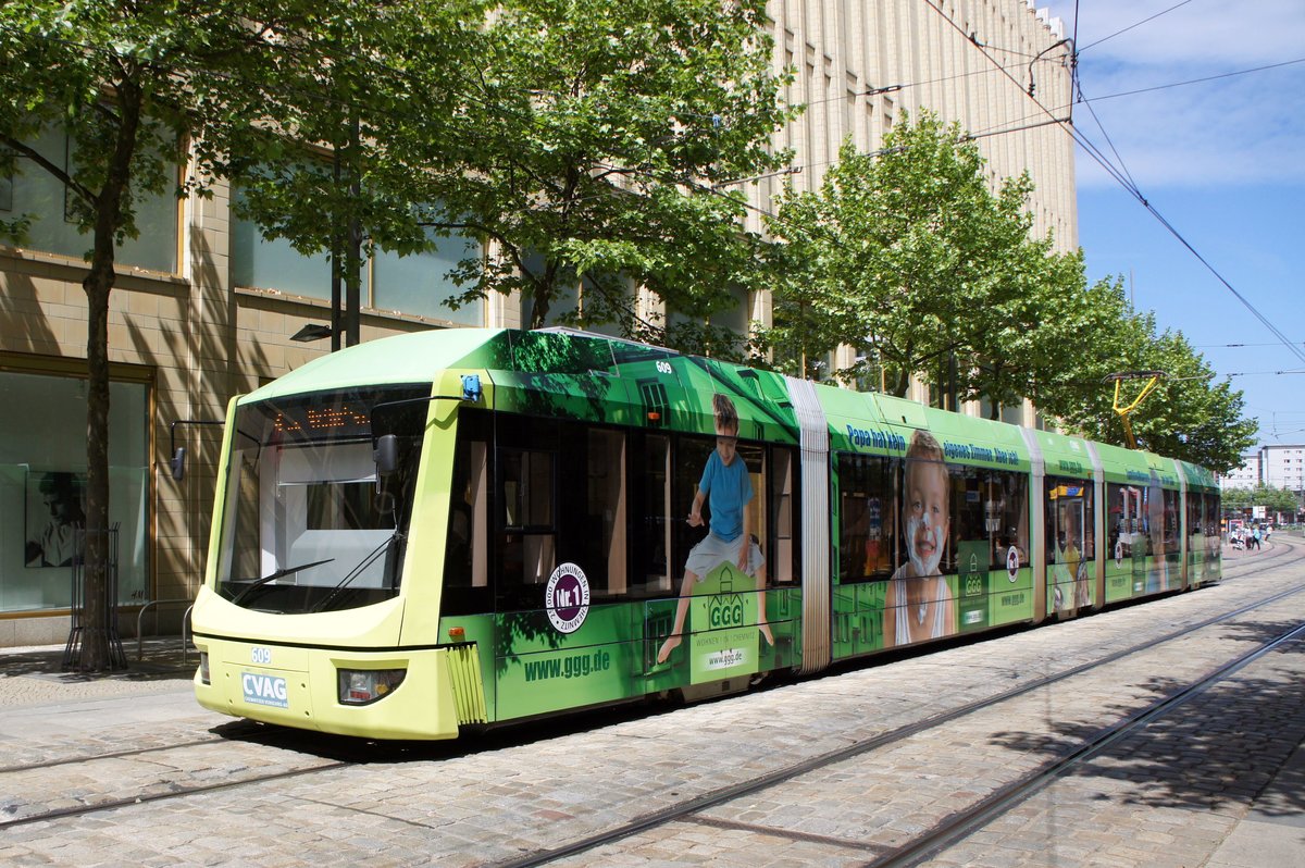 Straßenbahn Chemnitz / CVAG Chemnitz: Bombardier Variobahn 6NGT-LDE der Chemnitzer Verkehrs-AG (CVAG) - Wagen 609, aufgenommen im Juni 2016 in der Innenstadt von Chemnitz.