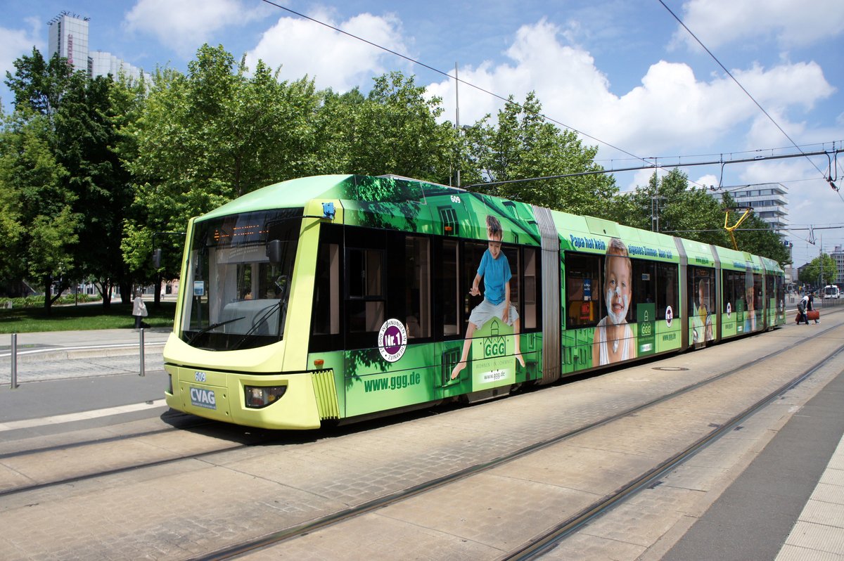 Straßenbahn Chemnitz / CVAG Chemnitz: Bombardier Variobahn 6NGT-LDE der Chemnitzer Verkehrs-AG (CVAG) - Wagen 609, aufgenommen im Juni 2016 in der Innenstadt von Chemnitz.
