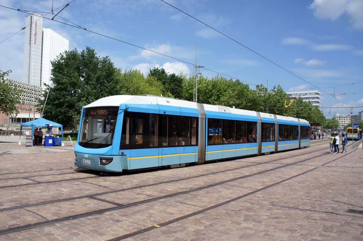 Straßenbahn Chemnitz / CVAG Chemnitz: Bombardier Variobahn 6NGT-LDE der Chemnitzer Verkehrs-AG (CVAG) - Wagen 603, aufgenommen im Juni 2016 in der Innenstadt von Chemnitz.