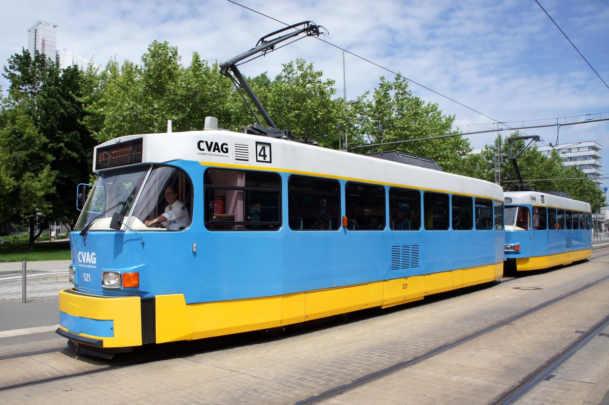 Straßenbahn Chemnitz / CVAG Chemnitz: Tatra T3D-M der Chemnitzer Verkehrs-AG (CVAG) - Wagen 521 sowie Tatra T3D-M - Wagen 522, aufgenommen im Juni 2016 in der Innenstadt von Chemnitz.