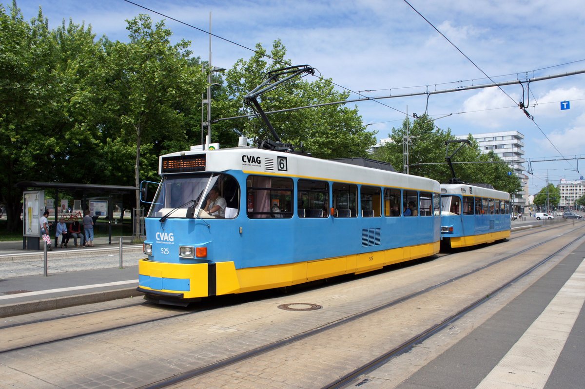 Straßenbahn Chemnitz / CVAG Chemnitz: Tatra T3D-M der Chemnitzer Verkehrs-AG (CVAG) - Wagen 525 sowie Tatra T3D-M - Wagen 526, aufgenommen im Juni 2016 in der Innenstadt von Chemnitz.