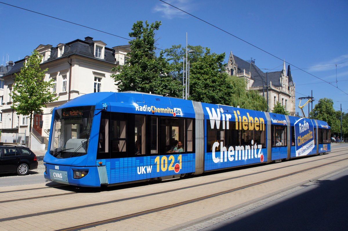 Straßenbahn Chemnitz / CVAG Chemnitz: Bombardier Variobahn 6NGT-LDE der Chemnitzer Verkehrs-AG (CVAG) - Wagen 605, aufgenommen im Juni 2016 am Hauptbahnhof von Chemnitz.