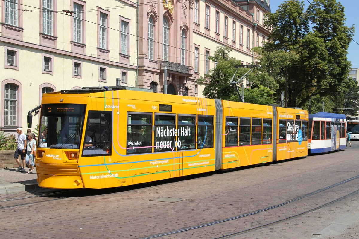 Strassenbahn Darmstadt HEAG
Triebwagen 9861 + Beiwagen 9429
Haltestelle Schloss
22/7/2022