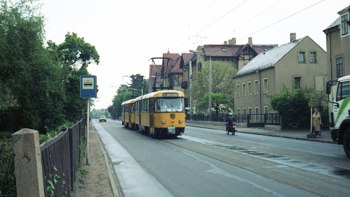Straßenbahn Dresden__Tatra-Zug mit Tw 484 an der Spitze__05-1990