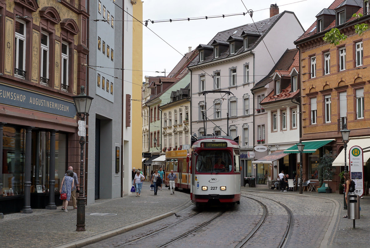 Strassenbahn Freiburg im Breisgau.
Mit den verschiedenen Strassenbahnen von VAG im Stadtzentrum von Freiburg im Breisgau unterwegs.
Impressionen vom 21. Juni 2018. 
Foto: Walter Ruetsch 