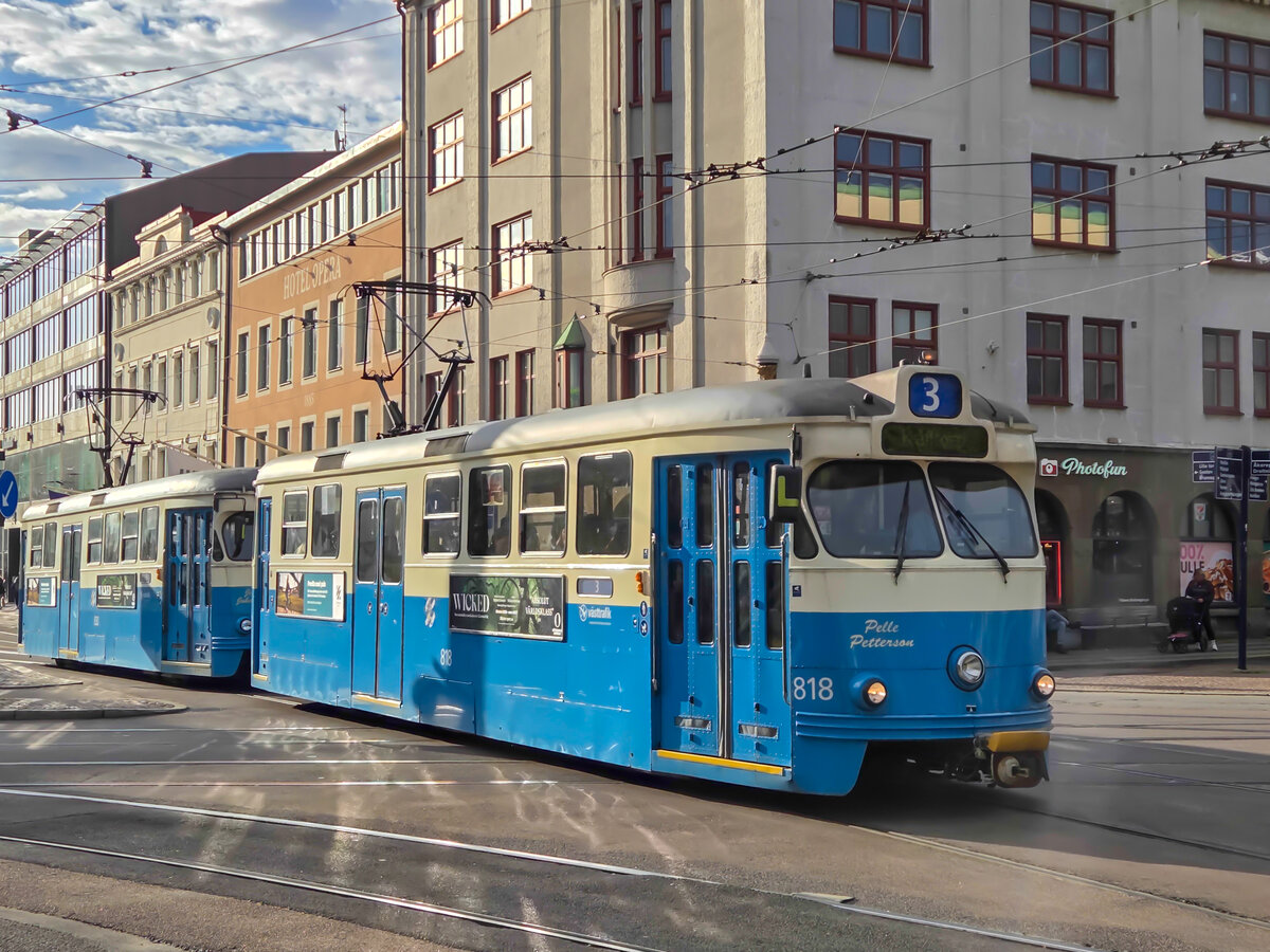 Stra�enbahn G�teborg Zug 818 auf der Linie 3 nach Kaalltorp am Drottningtorget, 02.10.2026.
