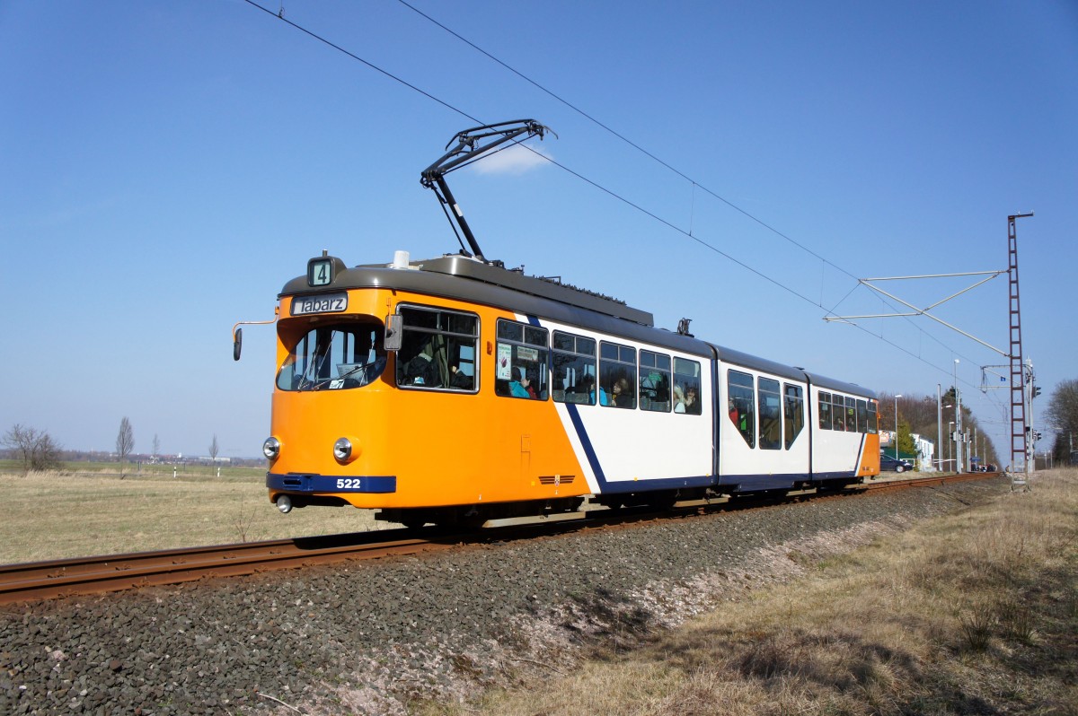 Straßenbahn Gotha / Thüringerwaldbahn: Duewag GT8N ER Triebwagen Nummer 522 unterwegs als Linie 4 nach Tabarz. Aufgenommen an der Haltestelle Boxberg im März 2015.