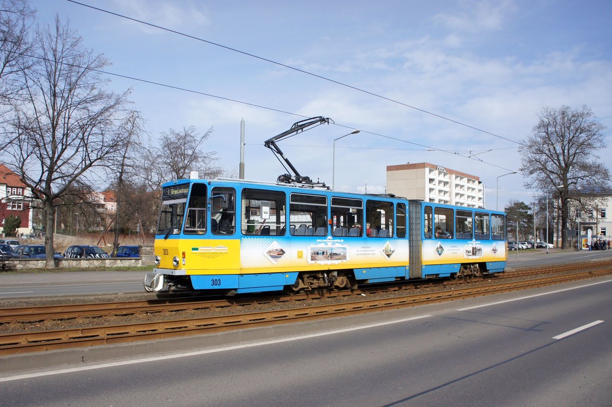 Straßenbahn Gotha / Thüringerwaldbahn: Tatra KT4D der Thüringerwaldbahn und Straßenbahn Gotha GmbH - Wagen 303, aufgenommen im März 2017 im Stadtgebiet von Gotha.