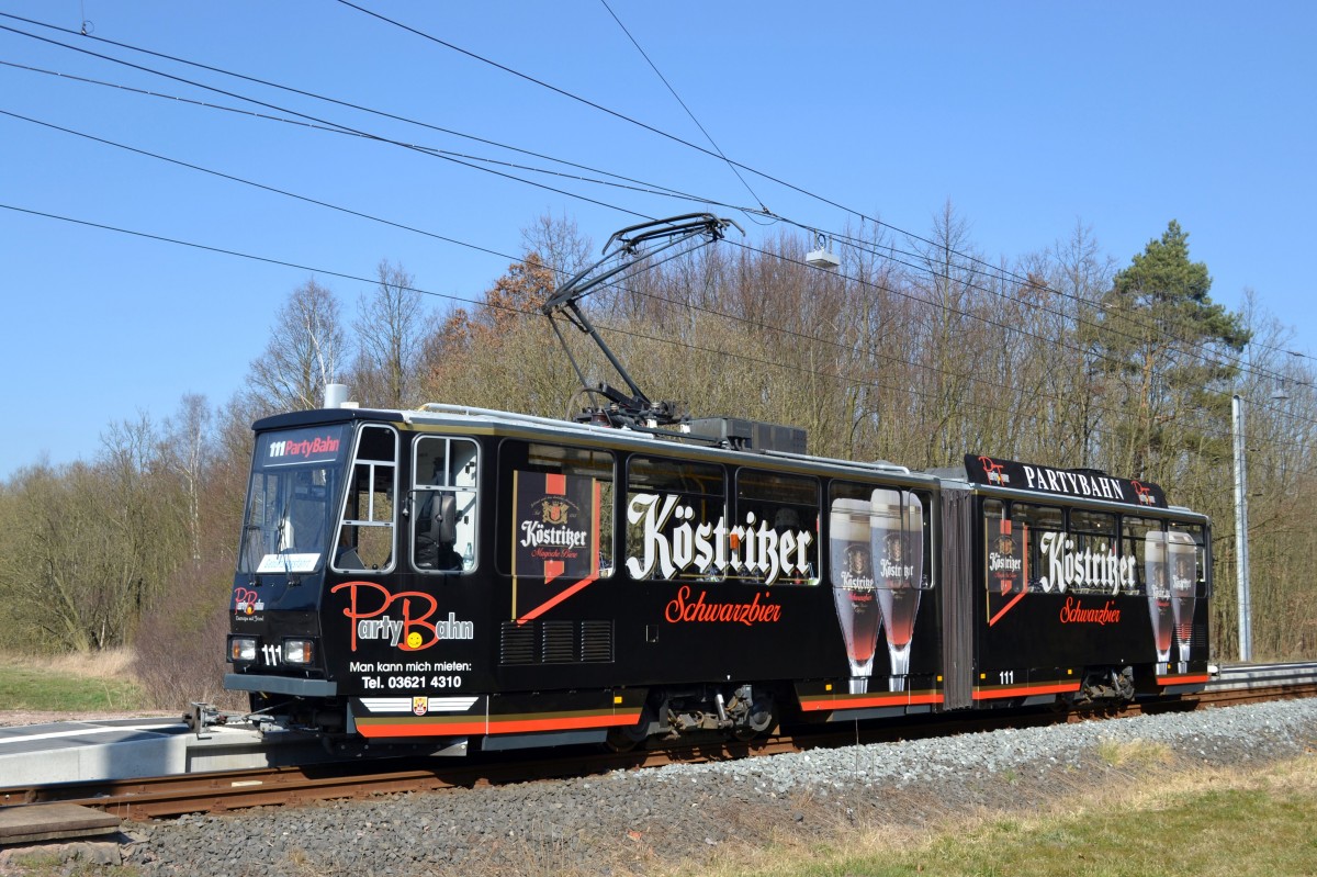Straßenbahn Gotha / Thüringerwaldbahn: Tatra Straßenbahn Triebwagen Nummer 111 (Partybahn), aufgenommen an der Haltestelle Boxberg im März 2015.