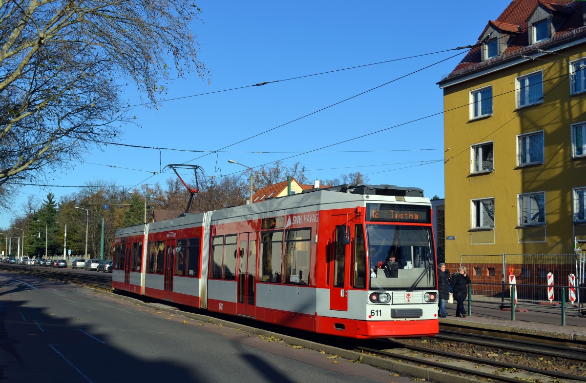 Straßenbahn Halle / Saale: Wagen 611 als Linie 12 nach Trotha. Aufgenommen in der Elsa-Brändström-Straße im November 2013.