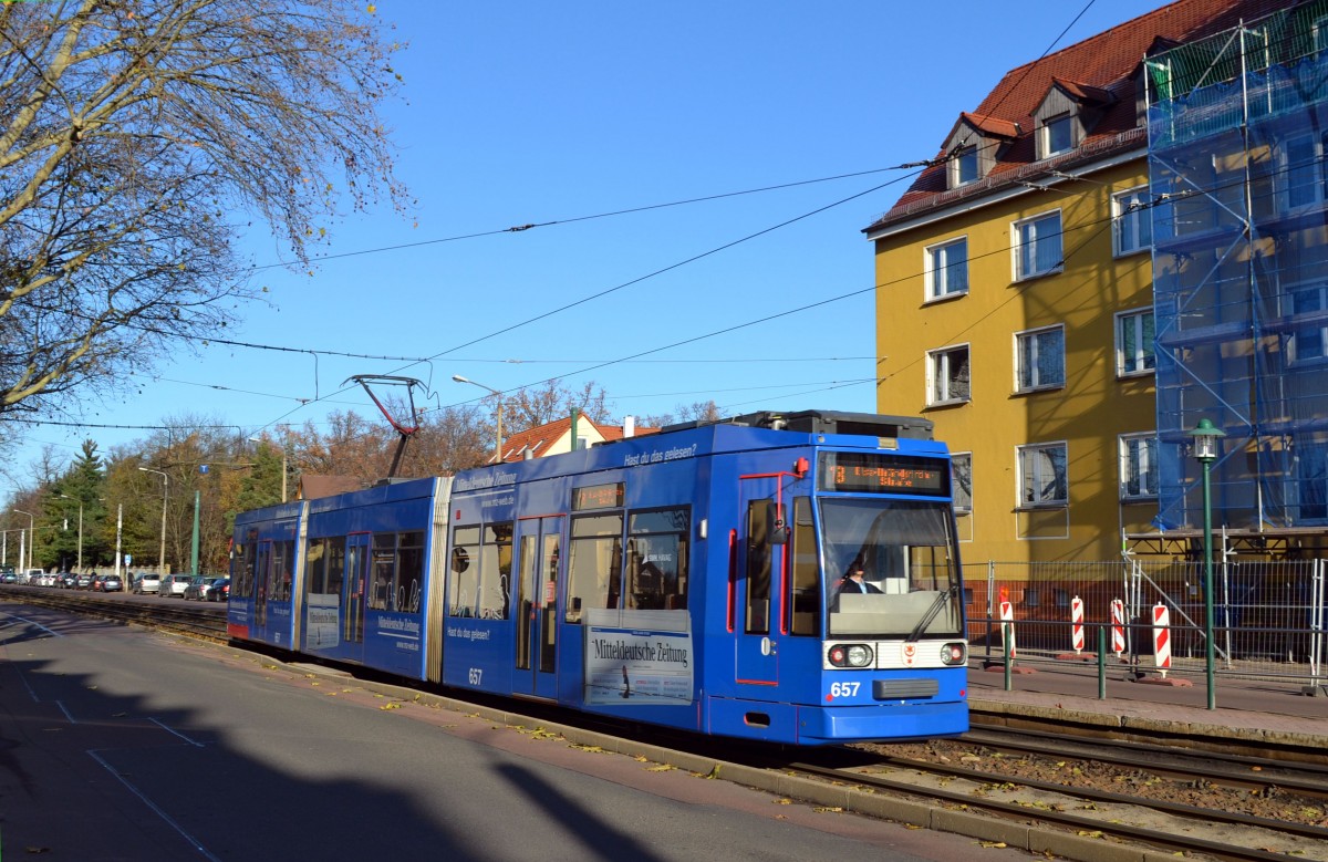 Straßenbahn Halle / Saale: Wagen 657 als Linie 13 unterwegs zur Endhaltestelle Elsa-Brändström-Straße. Aufgenommen in der Elsa-Brändström-Straße im November 2013.