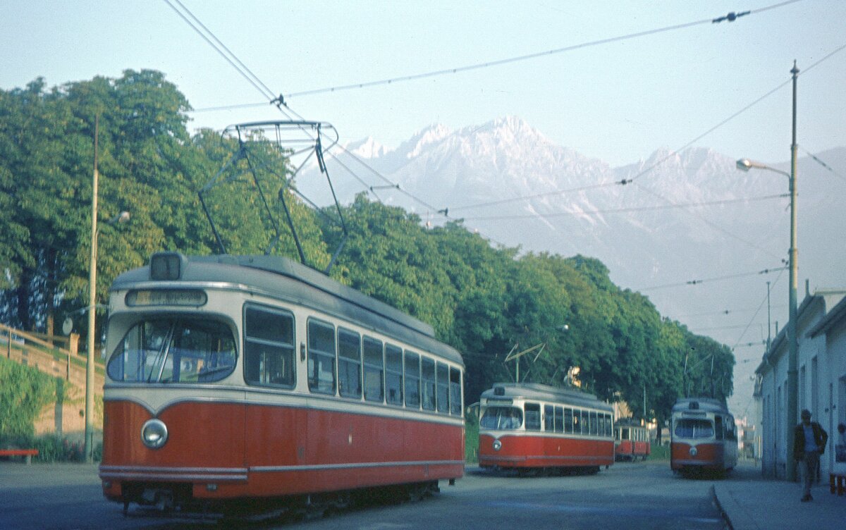Straßenbahn Innsbruck___Mehrere  kurzer Lohner  im Betriebsgelände Bergisel.__10-08-1972