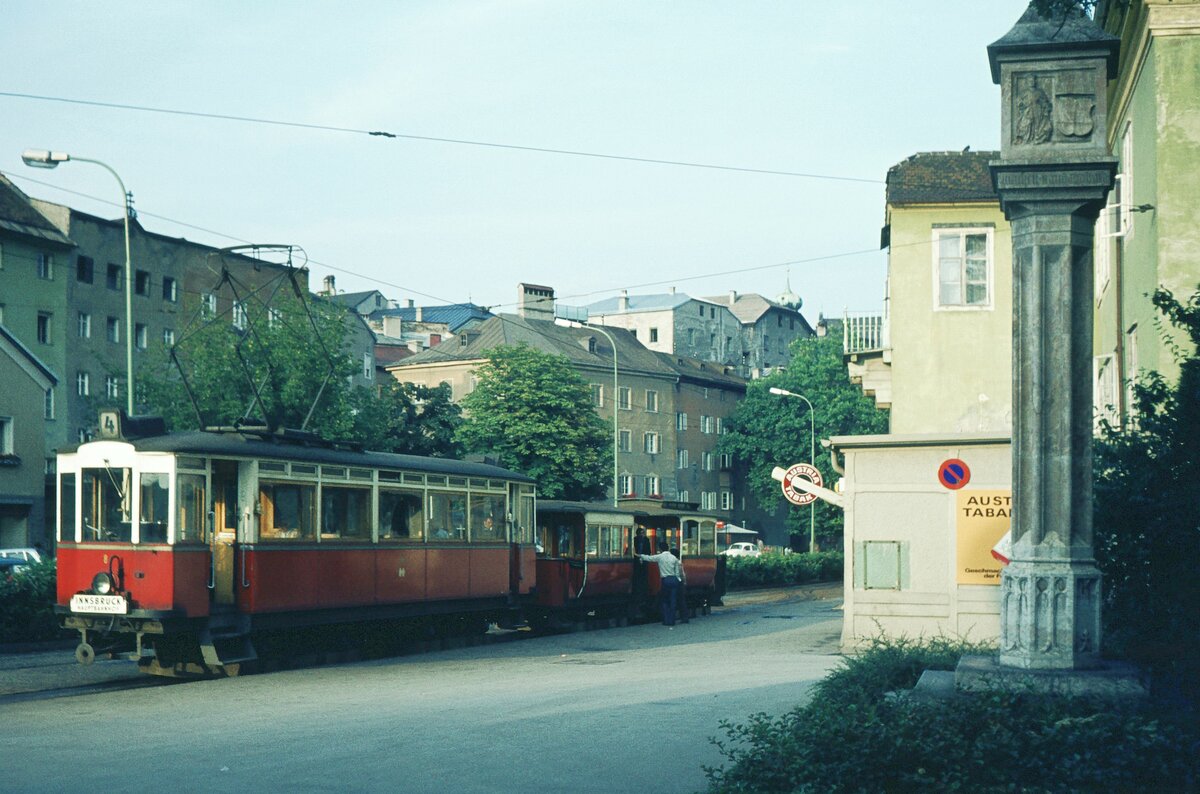 Straßenbahn Innsbruck___Zug der Linie 4 mit Tw 8 an der Endstelle in Solbad Hall abfahrbereit nach Innsbruck.__20-08-1973