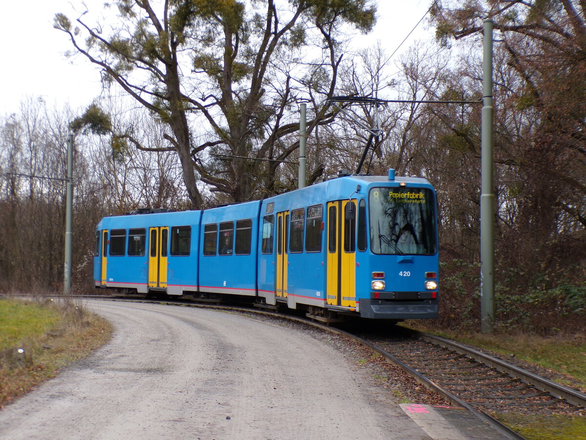 Stra�enbahn Kassel | D�wag N8C TW420 in Wendeschleife Hessenschanze (19.12.2025)