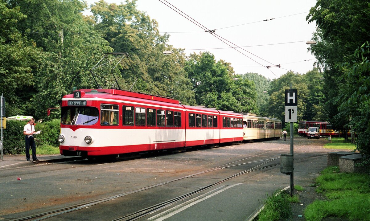 Straßenbahn Köln__ A5 8x-Tw 3119 [DUEWAG 1969; 2002+] auf Linie 9, der gegenläufigen Zielbeschilderung nach wohl an der Endstelle Königsforst (?)__26-09-1987