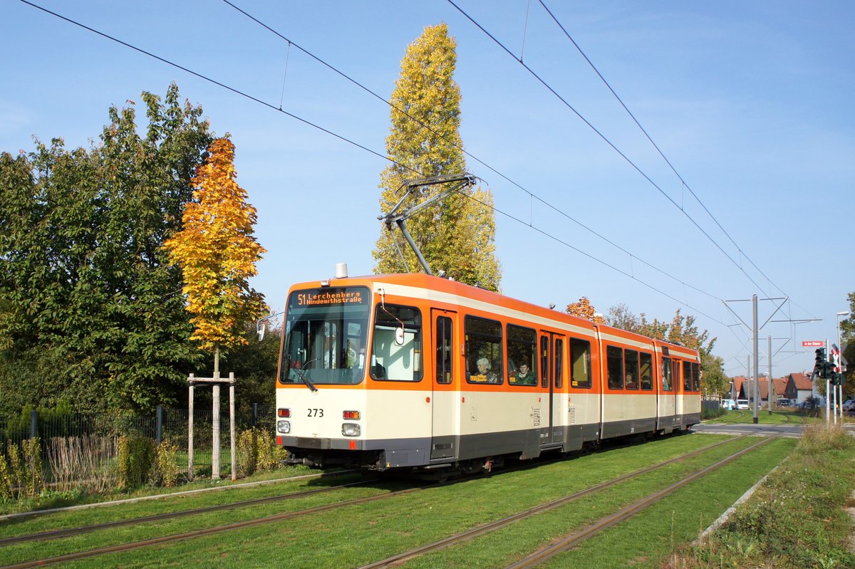 Straßenbahn Mainz / Mainzelbahn: Duewag / AEG M8C der MVG Mainz - Wagen 273, aufgenommen im Oktober 2017 in Mainz-Bretzenheim.